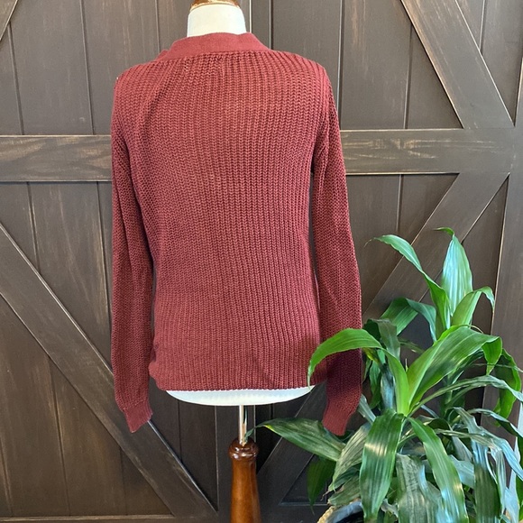 Ruby Moon Size medium burgundy V neck sweater - Picture 5 of 7